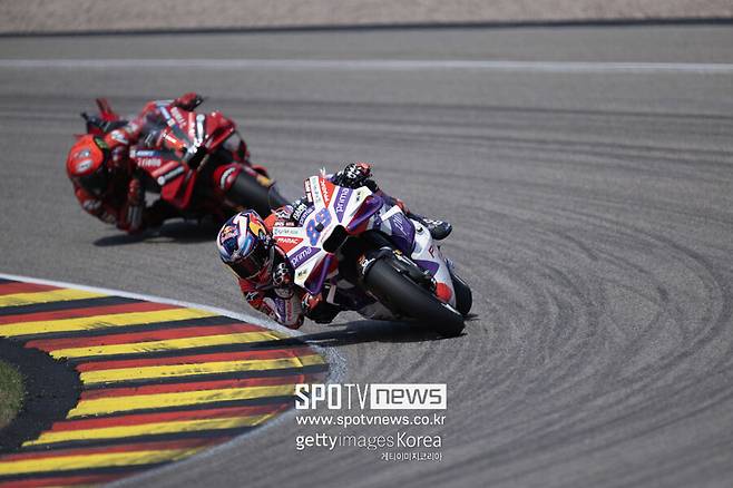 ▲ 2023 모토GP 독일 그랑프리에서 레이스를 펼치는 호르헤 마틴(앞)과 프란체스코 바냐이아