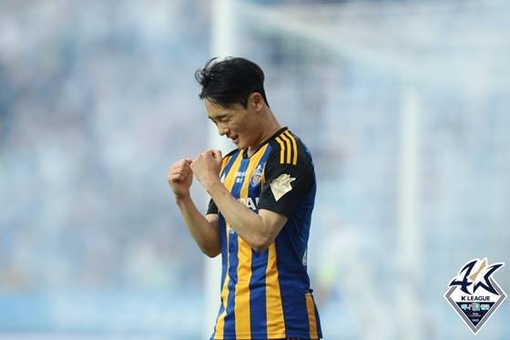 골 세리머니하는 엄원상. /사진=한국프로축구연맹 제공