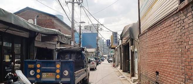 문래동 소공인들은 협업 관계를 유지할 수 있도록 함께 이전할 수 있는 공공 후보지를 찾고 있다.[사진=더스쿠프 포토]