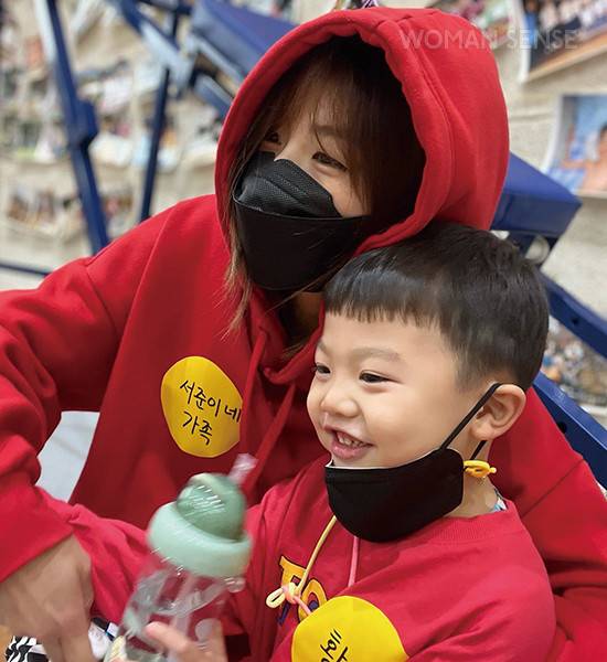 아들 서준이를 돌보며 할 수 있는 일을 찾다가 모바일 쇼호스트를 선택했다.