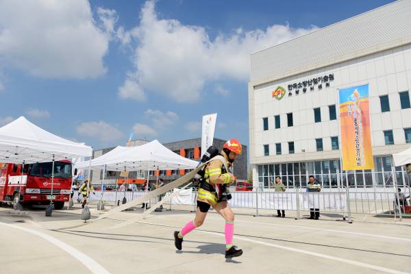 2018년 충주세계소방관 경기대회 최강소방관 출전 당시 김현아 소방장. (사진=경기도소방재난본부 제공)