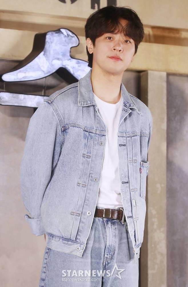 배우 박정민이 20일 오전 서울 광진구 롯데시네마 건대입구점에서 진행된 영화 '밀수'(감독 류승완) 제작발표회에 참석해 포즈를 취하고 있다.  바다에 던져진 생필품을 건지며 생계를 이어가던 사람들 앞에 일생일대의 큰 판이 벌어지면서 휘말리는 해양범죄활극 '밀수'는 7월 26일 개봉한다. /2023.06.20 /사진=이동훈 기자 photoguy@