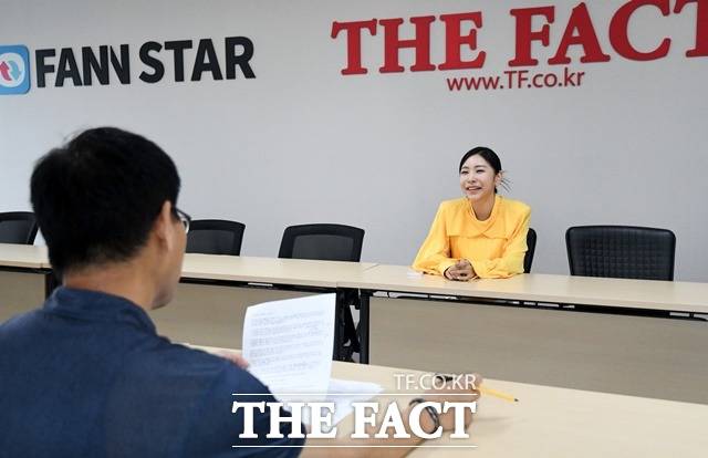 아이돌 멤버에서 트로트 가수로 거듭난 허찬미는 요즘 잦은 방송 스케줄 속에 유튜버로 인기 가속도를 내고 있다.트로트 가수 허찬미 인터뷰. 인터뷰는 20일 오후 서울 상암동 더팩트 사옥에서 2시간 동안 진행됐다. /이효균 기자