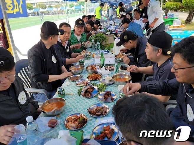 다회용기를 사용한 행사장 (김해시 제공)