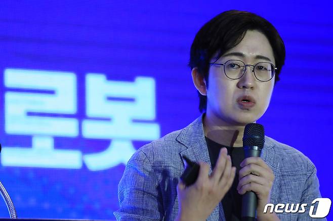 공경철 카이스트 기계공학과 교수가 22일 서울 중구 소공동 롯데호텔 사파이어볼룸에서 '인류의 확장: AI·우주·로봇 어떻게 준비할 것인가'를 주제로 열린 2023 뉴스1 미래산업포럼에서 세션3 발표를 하고 있다. 2023.6.22/뉴스1 ⓒ News1 박정호 기자