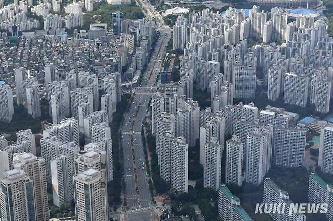 서울 송파구 롯데월드타워에서 바라본 송파구와 강남구 아파트 단지 모습.&nbsp; &nbsp;사진=곽경근 대기자