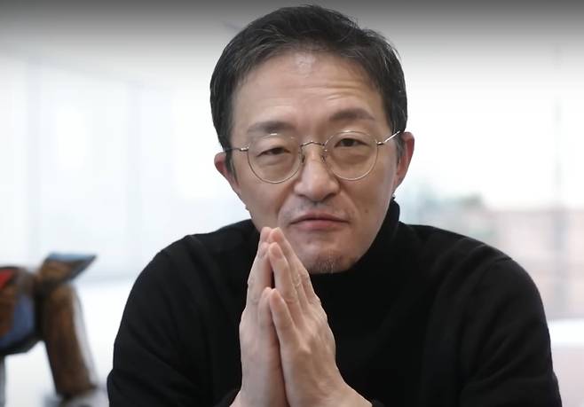 김정환 씨가 한 매체와 인터뷰한 모습[유튜브 캡처]