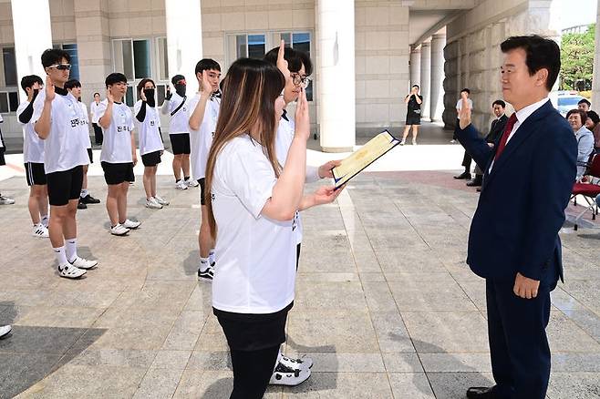 [진주=뉴시스] 진주지역 대학생, 자전거 국토 대종주길 선서. *재판매 및 DB 금지