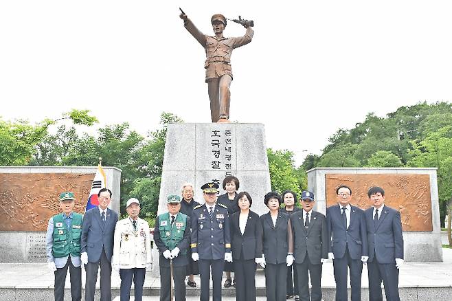 강원경찰청은 '6·25 한국전쟁 73주년'을 맞아 춘천 신북읍 내평전투 호국영웅 추모행사를 가졌다고 23일 밝혔다. 강원경찰청 제공