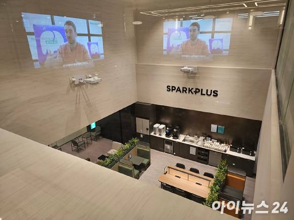 높은 층고로 개방감을 확보 스파크플러스 코엑스점. [사진=김서온 기자]