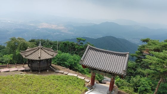 염계달 명창이 10년 동안 독공한 것으로 알려진 가섭사에 가면 음성읍을 한눈에 볼 수 있다. 사진 염계달 명창 선양사업회