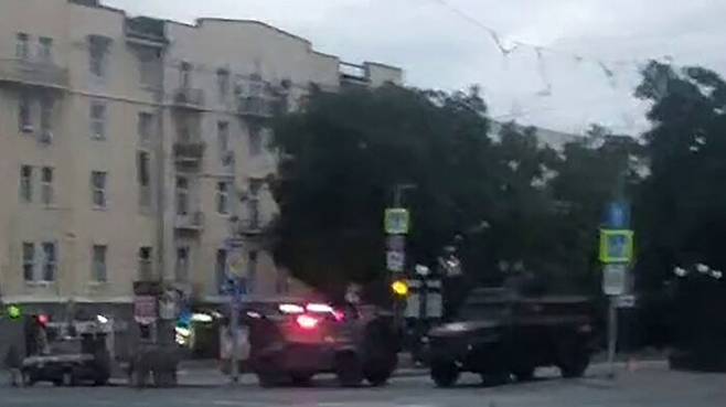 용병대장 무장 반란으로 모스크바에 배치된 군용 차량들 (사진=@na_laite_23 인스타그램 동영상 캡처, 연합뉴스)