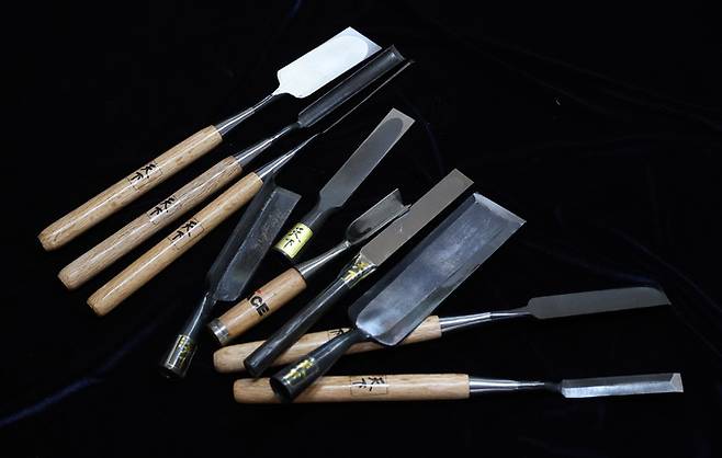 대동공작소에서 제작하는 전통 끌은 종류가 100가지를 넘는다.