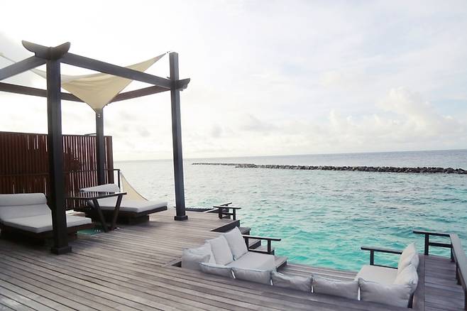 오젠 리조트의 최고가 빌라인 오션 풀 스위트 위드 슬라이드. 사진제공|김관수(여행작가)