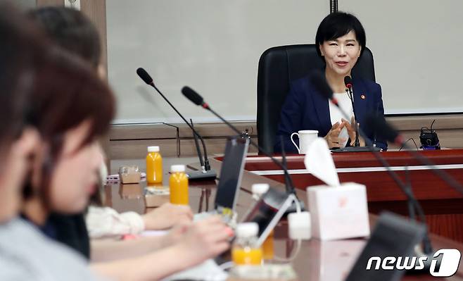 오는 27일 퇴임하는 전현희 국민권익위원장이 26일 오전 서울 종로구 세종대로 정부서울청사에서 열린 퇴임 기자간담회에서 인사말을 하고 있다. 2023.6.26/뉴스1 ⓒ News1 김명섭 기자