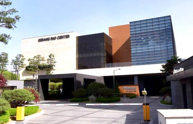 경기도 안양시에 위치한 세방전지 R&D센터. 계열사인 세방리튬배터리도 입주해 있다. 건물주가 세방이스테이트다. 세방 오너 일가가 지분 58.9%를 소유하고 있다. 세방이스테이트가 두 계열사로부터 따박따박 임대료를 챙기고 있다는 의미다. /네이버 지도