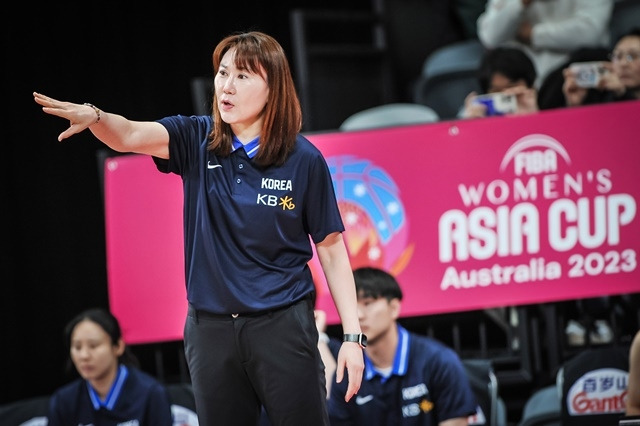 대한민국 여자농구 국가대표팀을 이끄는 정선민 감독. 사진=FIBA 제공