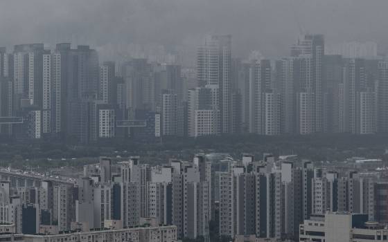 27일 대한건설정책연구원은 최근 'RICON 건설브리프 47호'를 발표, 정비사업 향배와 3기 신도시 등 공급 확대, 아파트 가격의 저점 도달 여부 등이 올해 하반기 서울과 경기 주택 시장에 집중적인 영향을 줄 것이라고 내다봤다. 수요가 회복된다고 가정한다면 이에 수반되는 공급 확대와 투자 증가는 국지적 가격 불안정성으로도 이어질 수 있다고도 덧붙였다./사진=뉴스1