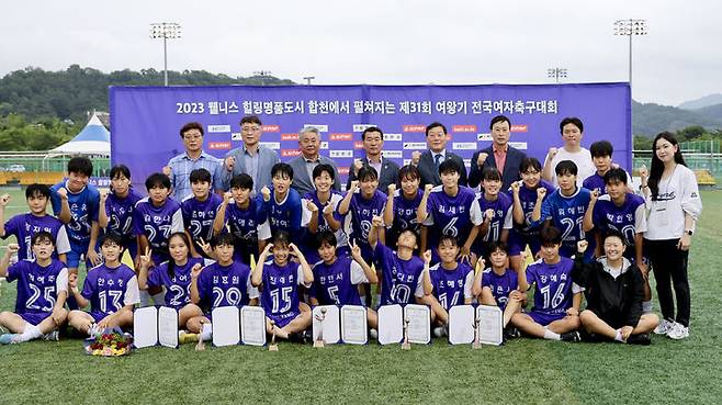 [합천=뉴시스] 합천군청 합천군  여왕기 전국여자축구대회 우승팀 기념촬영 *재판매 및 DB 금지 *재판매 및 DB 금지