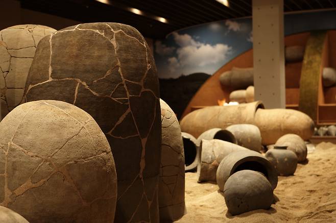 흙으로 만든 독널 기존 상설전시실에 전시돼 있던 모습 [국립나주박물관 제공. 재판매 및 DB 금지]