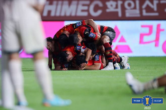 포항스틸러스는 매서운 뒷심으로 강원FC를 따돌렸다. 사진=대한축구협회