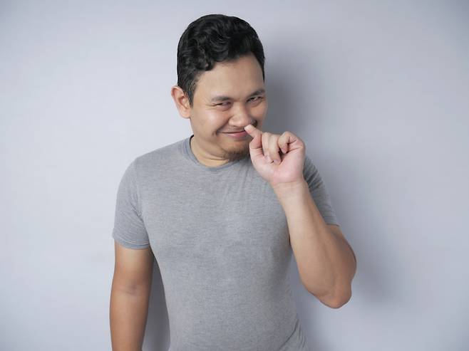 손가락으로 콧속을 자꾸 후비면 항색포도상구균 감염 위험이 크게 증가한다. [사진=게티이미지뱅크]