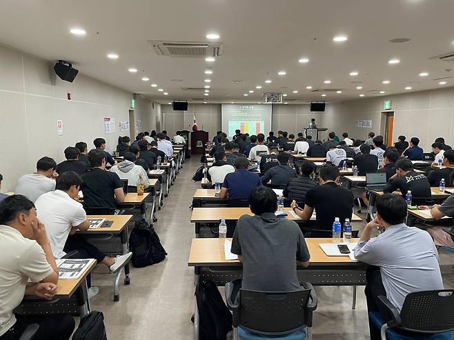 K리그 유소년 지도자 피지컬 영양 교육(한국프로축구연맹 제공)