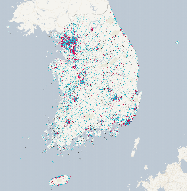 〈그림 7〉 2008~2023년 개별 초등학교의 학생 수 증가(붉은색)와 감소(푸른색)를 전국 지도 위에 표시했다. 푸른색(감소) 못지않게 붉은색(증가)도 상당히 많이 보인다(회색은 폐교 및 휴교). ⓒ데이터:교육통계서비스(KESS)·학교 알리미/ 지도 제작:VWL