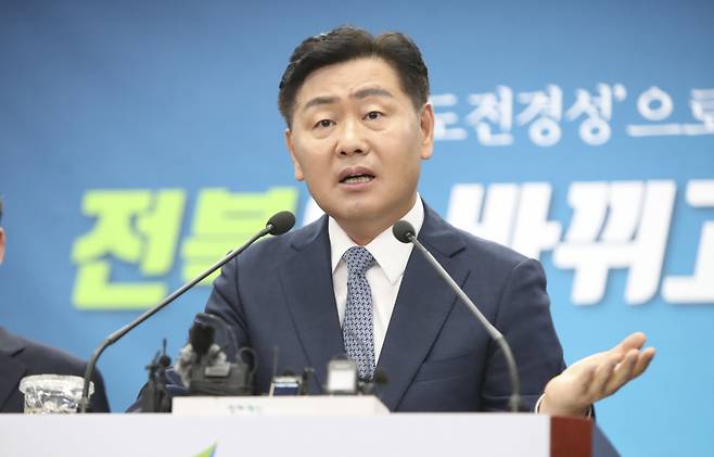 김관영 전북도지사가 28일 오전 도청 브리핑룸에서 취임 1주년 기자회견을 하고 있다. ⓒ전북도