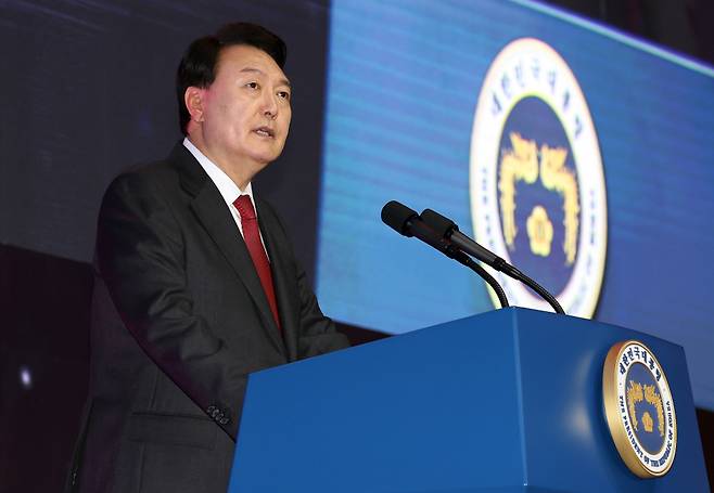 윤석열 대통령이 28일 서울 중구 장충체육관에서 열린 한국자유총연맹 창립 제69주년 기념식에서 축사하고 있다. ⓒ연합뉴스