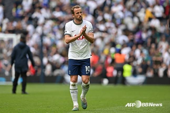 해리 케인이 홈팬들에게 박수 치는 모습. /AFPBBNews=뉴스1