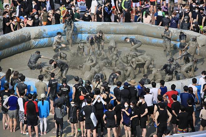 지난해 열린 ‘제25회 보령머드축제’(보령시 제공)/뉴스1