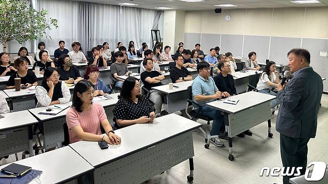 28일 수원시정연구원에서 열린 'SRI 2050 수원미래비전 전문가 강연회'.(수원시정연구원 제공)