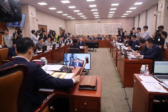 김도읍 국회 법사위원장이 29일 서울 여의도 국회에서 열린 법제사법위원회 전체회의에서 의사봉을 두드리고 있다. 사진=뉴스1