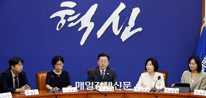 20일 국회에서 열린 민주당 혁신기구 1차 회의에 이재명 대표와 김은경 혁신위원장이 참석하고 있다. 2023.6.20 [김호영기자]