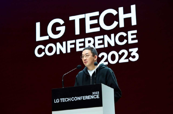 구광모 LG그룹 회장이 LG테크콘퍼런스에서 발언하고 있다./사진=LG