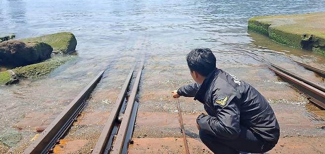 [부산=뉴시스] 조선소 내 상가시설 무단 증축현장. (사진=부산해경 제공) *재판매 및 DB 금지