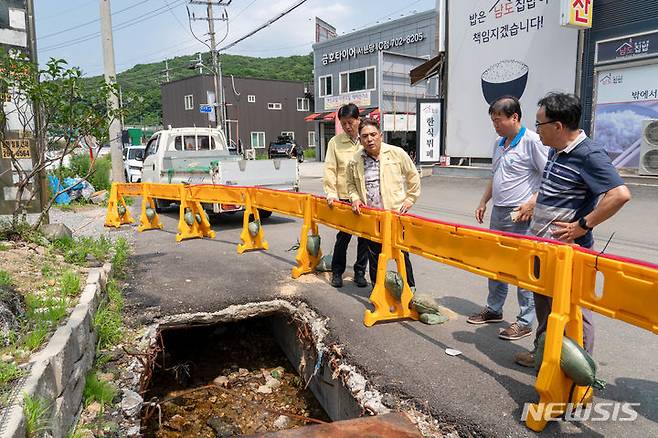 장마철 현장 점검하는 이창식 국민의힘 대표의원