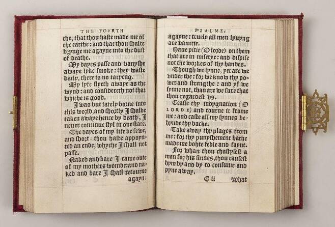 헨리 8세의 기도서. 우측 페이지 오른쪽 여백에 손가락 표시가 그려져 있다. [웜슬리 재단. 재판매 및 DB 금지]