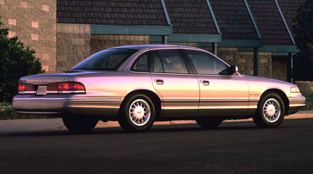 포드 크라운 빅토리아