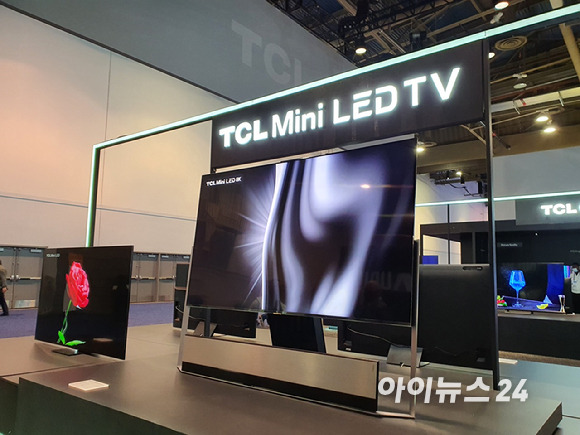 'CES 2021' 전시장 내 설치된 TCL 미니 LED TV [사진=장유미 기자]