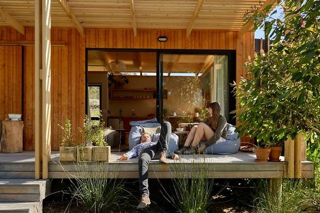 지난 2008년 미국샌프란시스코에서 시작된 숙박 공유 서비스 에어비앤비는 글로벌 공유숙박 플랫폼으로 자리잡았다. 한국은 전세계 에어비앤비 이용 국가 중 경제적 파급효과 상위 16위를 기록했다.&nbsp; &nbsp;사진=에어비앤비