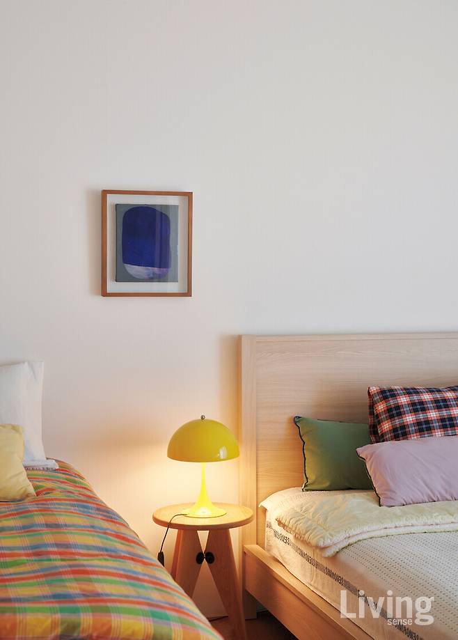 따뜻한 색으로 채운 침실