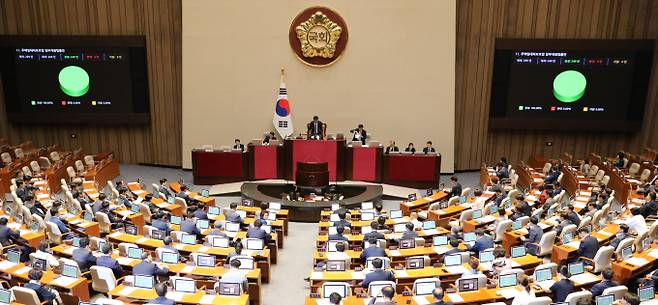 30일 국회 본회의에서 노란봉투법과 이태원참사 특별법 등이 논의될 예정이다. 사진은 지난 21일 서울 여의도 국회에서 열린 제407회 국회(임시회) 제6차 본회의. /사진=뉴시스