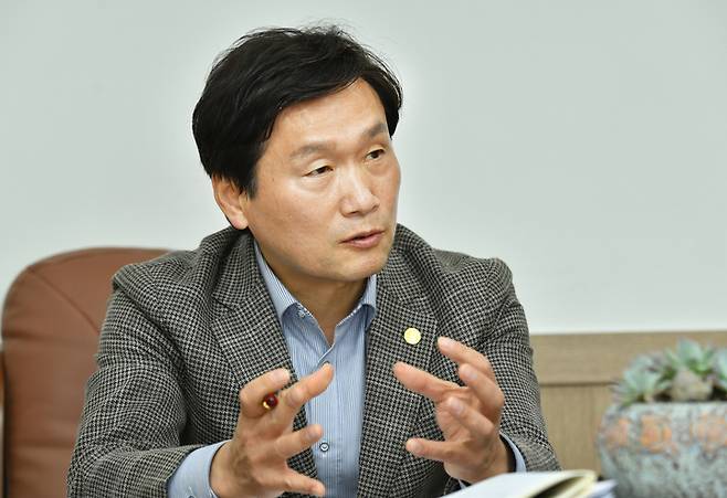 뉴시스와 인터뷰하는 조현일 경산시장 *재판매 및 DB 금지