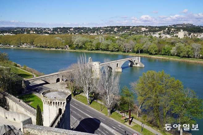 로쉐 데 돔 공원에서 바라본 생베네제 다리.