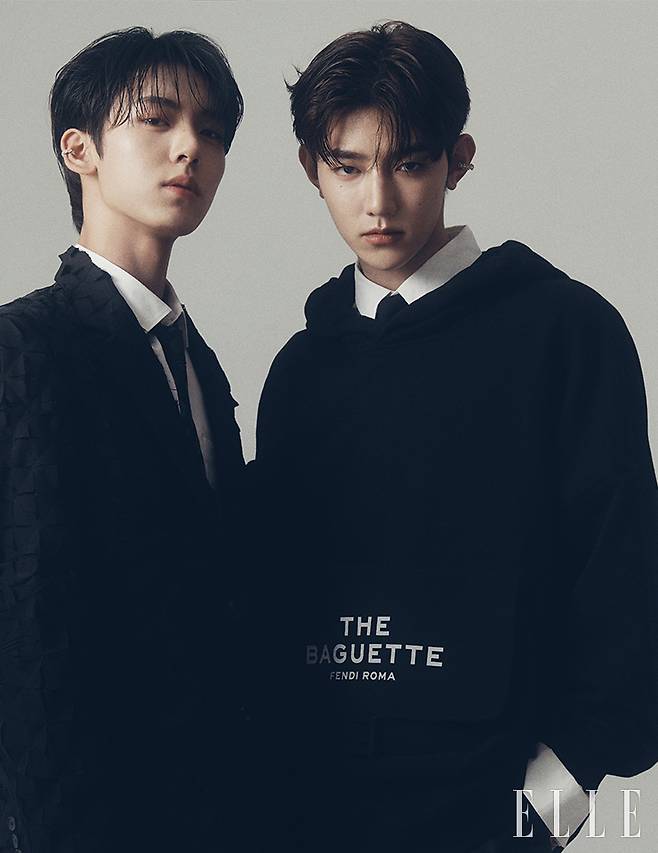 유진이 입은 블레이저는 Ul:kin. 이어 커프는 Vokchoi. 화이트 셔츠와 타이는 모두 스타일리스트 소장품. 하오가 입은 후디드 톱은 Fendi by Marc Jacobs. 이어 커프는 Vokchoi. 화이트 셔츠와 타이는 모두 스타일리스트 소장품.