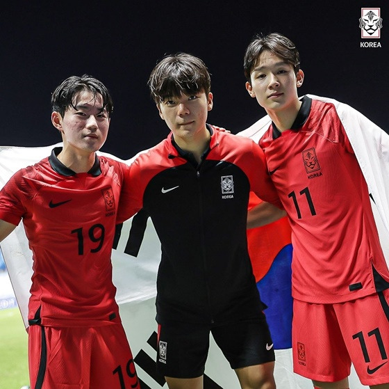 2023 U-17 아시안컵 결승 진출에 기뻐하는 대표팀 선수들. /사진=대한축구협회 SNS