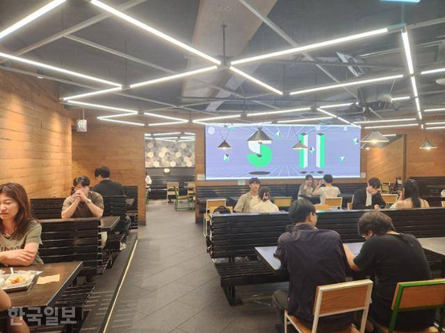 28일 서울 서초구 강남대로 쉐이크쉑 1호점 내부. 이서현 기자