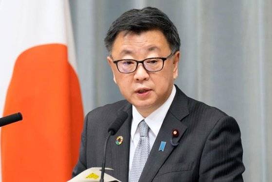 마쓰노 히로카즈(松野博一) 일본 관방장관은 후쿠시마산 수산물 수입 규제에 대해 "조기 철폐를 강하게 요구할 것"이라고 말했다. 교도=연합뉴스